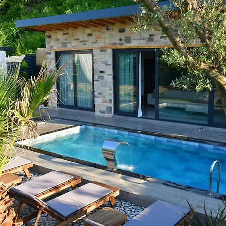 Rubyy Luxury Stone With Private Pool فيلة *