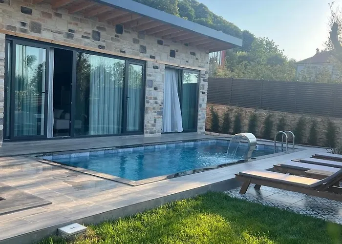 Rubyy Luxury Stone With Private Pool Villa *